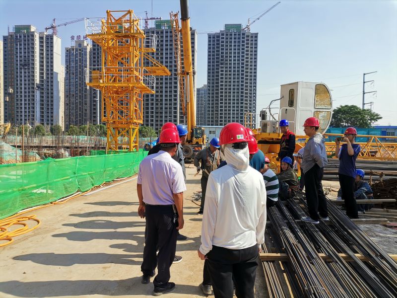 公司承建的蘭馨路小學及蘭馨路幼兒園塔吊順利安裝